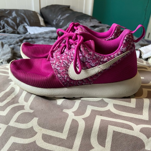PINK ROSHES - Picture 2 of 4